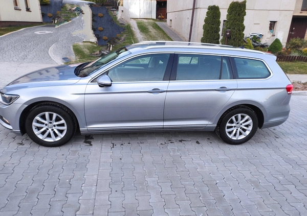 Volkswagen Passat cena 47400 przebieg: 219035, rok produkcji 2017 z Ropczyce małe 742